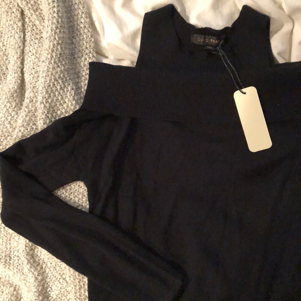🆕 Black Cold Shoulder Sweater